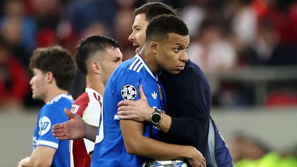 Xabi Alonso Gelar Pertemuan Internal