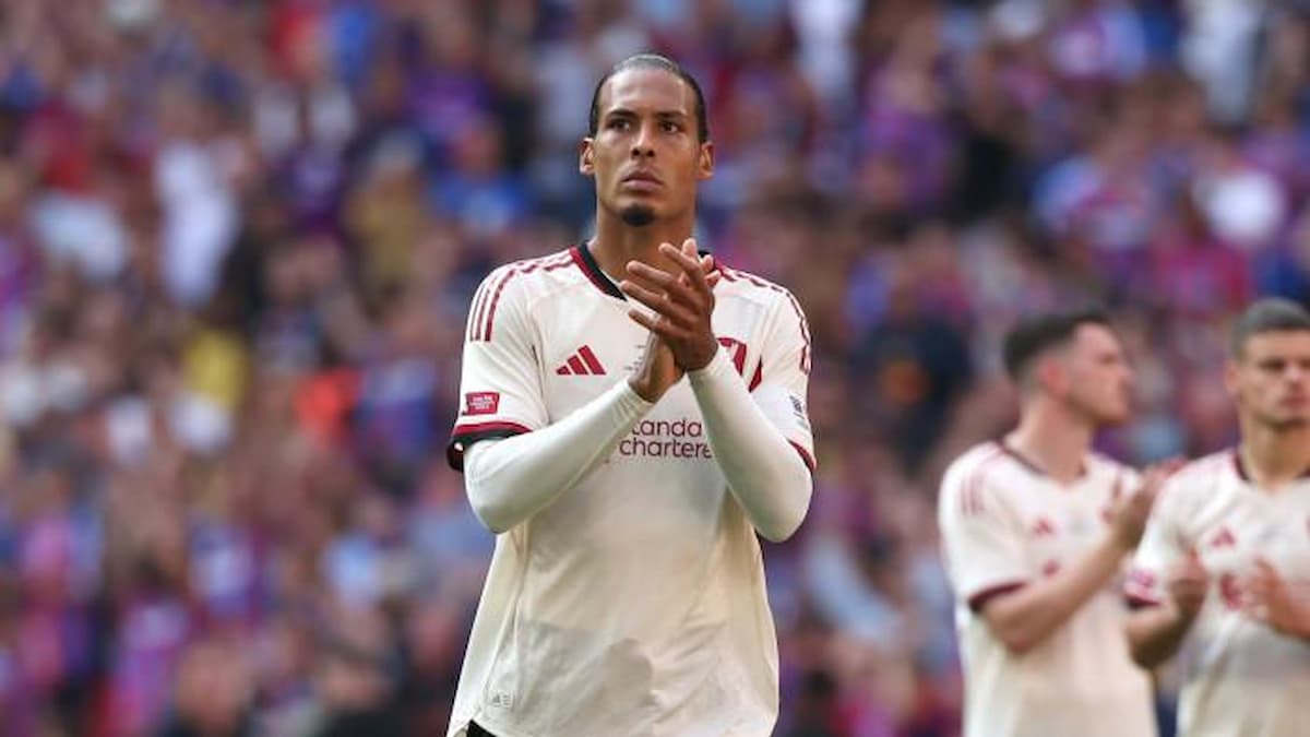 Kapten Liverpool Tahan Euforia: Van Dijk Tolak Rayakan Klasemen